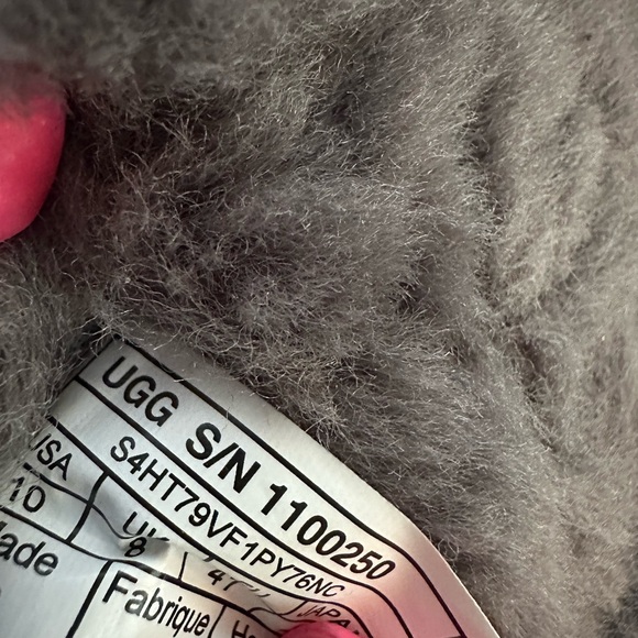 UGG Soft Gray Fluffy Slippers - Picture 4 of 6
